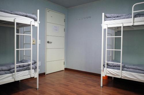 Ένα ή περισσότερα κρεβάτια σε δωμάτιο στο YaKorea Hostel Gangnam
