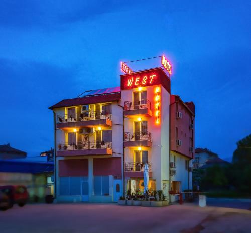 Hotel West