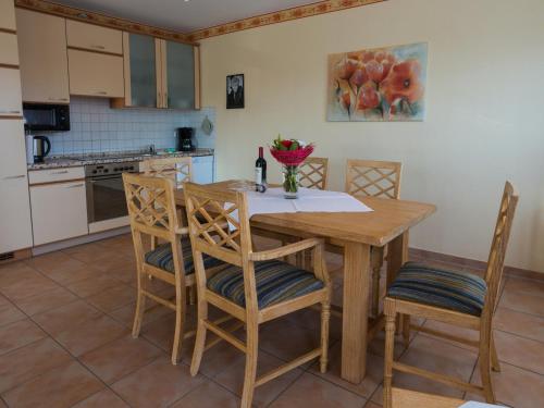 a kitchen with a wooden table and chairs at Am Maiglöckchenberg 19 in Ostseebad Karlshagen