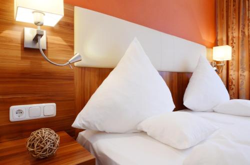 Ένα ή περισσότερα κρεβάτια σε δωμάτιο στο Ringhotel Loew's Merkur
