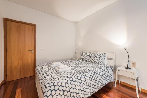מיטה או מיטות בחדר ב-GuestReady - City central suite in Porto