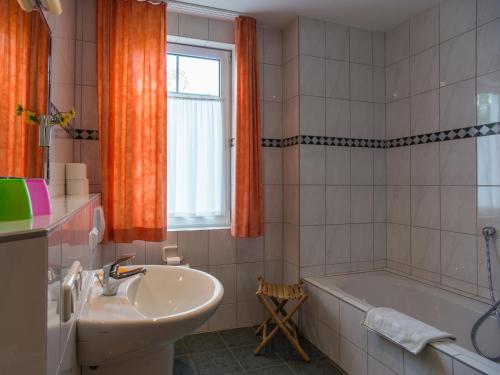 Bilik mandi di Ferienhaus - Strandstr. 24