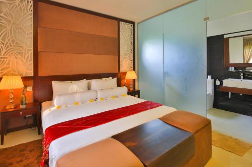 a bedroom with a large bed and a sink at Laya Leisure Resort & Spa in Kalawana