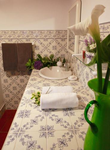 a bathroom with a sink and a sink at Casa da Roseira in Nordeste