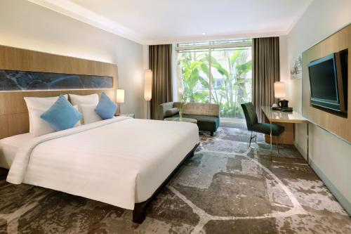 Кровать или кровати в номере Novotel Jakarta Mangga Dua Square