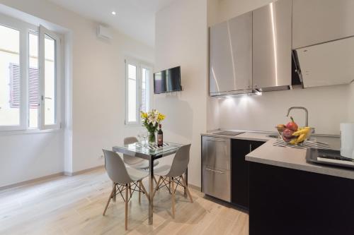 Keys of Italy - Mudiva - Albero 2 - Train station modern 1 bdr flat 1st floor