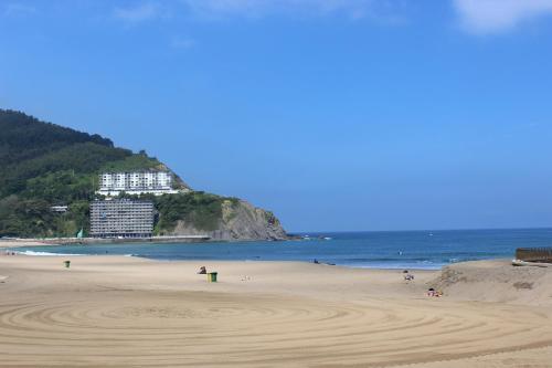 a sandy beach with a building in the background at Bekoabadene in Menaka
