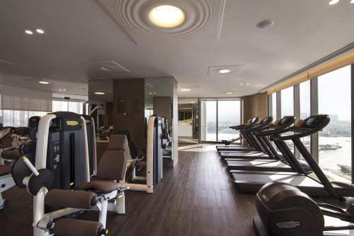 
The fitness center and/or fitness facilities at Al Bandar Rotana – Dubai Creek
