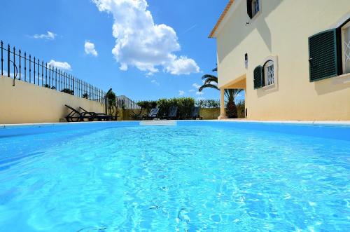 La alberca dentro o cerca de Suites & Beds DP Albufeira