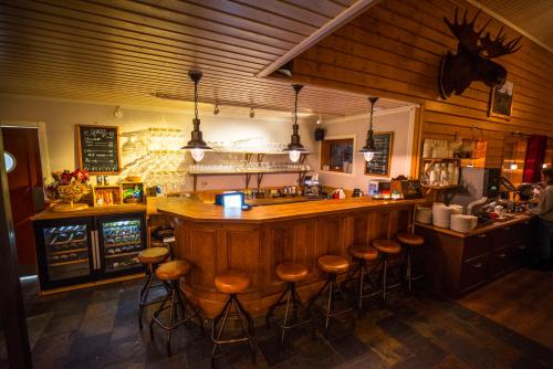 Lounge nebo bar v ubytování Pinetree Lodge