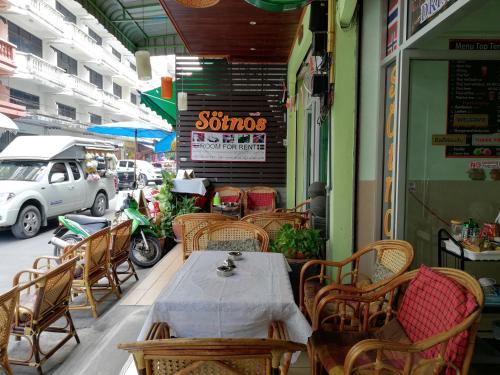 a restaurant with a table and chairs on a sidewalk at Sötnos in Jomtien Beach
