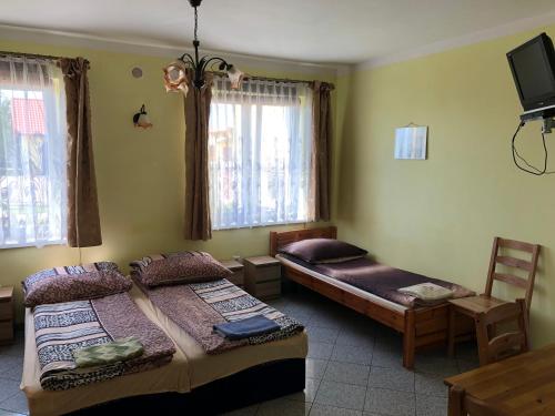 Ένα ή περισσότερα κρεβάτια σε δωμάτιο στο Agropensjonat Furtak