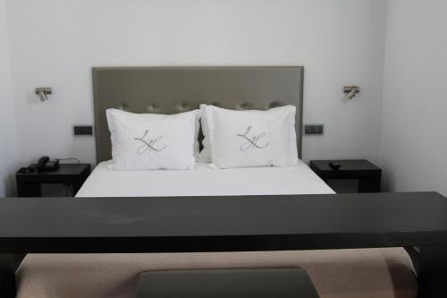 A bed or beds in a room at Lazza Hotel