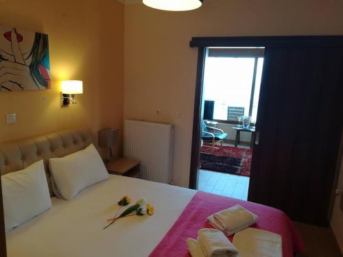 Ein Bett oder Betten in einem Zimmer der Unterkunft Olympic Hotel
