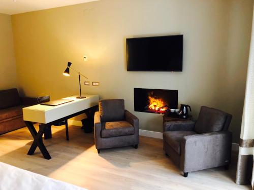 a living room with a piano and a fireplace at Caruso Place Boutique & Wellness Suites in Naples