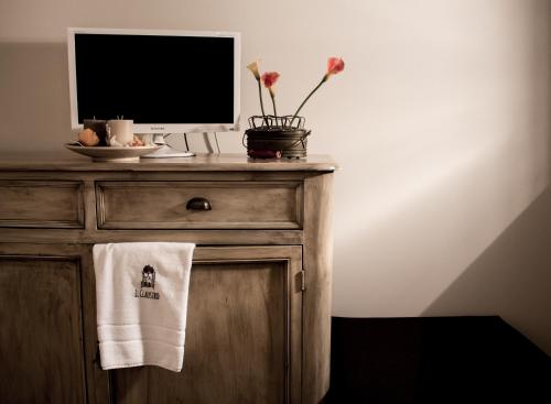Il Claustro - Bed and breakfastにあるテレビまたはエンターテインメントセンター