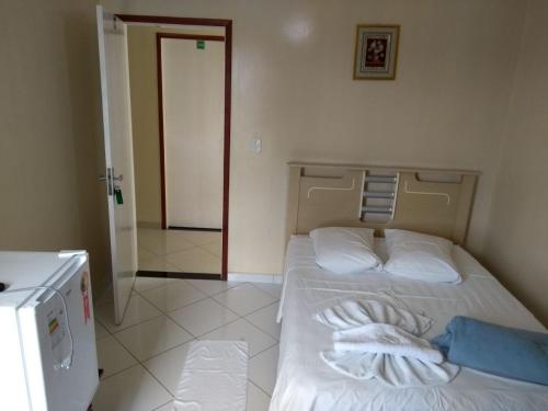 a bedroom with a bed with white sheets at Hotel Boldrini in Montanha