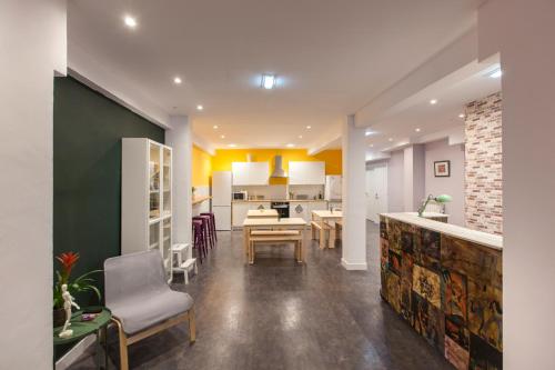 Η κουζίνα ή μικρή κουζίνα στο Balea Hostel