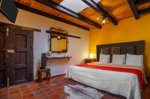 Una cama o camas en una habitación de Hotel Adobe y Teja
