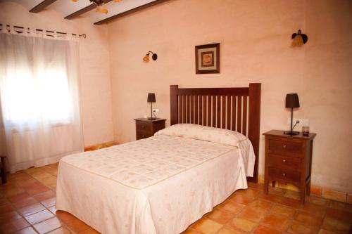 A bed or beds in a room at Casas Rurales Cortijo Bellavista
