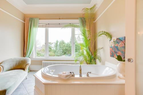 Fairholme Manor Inn tesisinde bir banyo