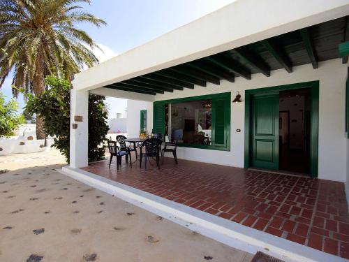 Comfortable Villa in Haria with Swimming Pool