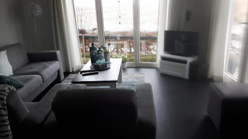 a living room with a couch and a coffee table at Chalet 36 in Giethoorn