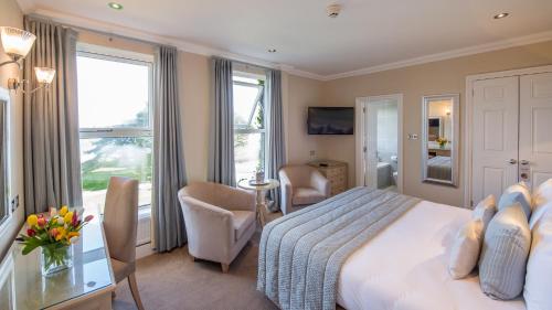 The Carlyon Bay Hotel and Spaにあるベッド