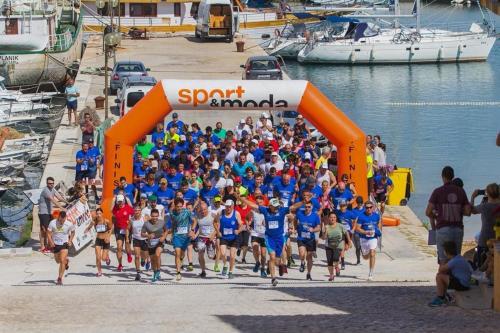 a large group of people running in a race at Apartments Lolo in Privlaka