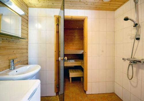 Ванна кімната в Tiiringolf Cottages