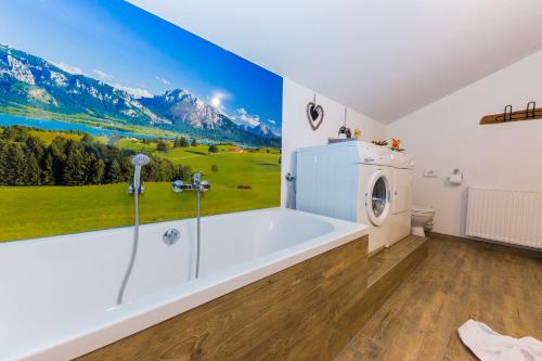 A bathroom at Romantikferienhaus am Brändle