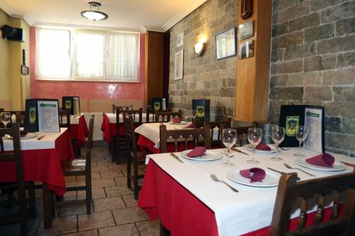 Restaurace v ubytování Hotel Restaurante Oviedo