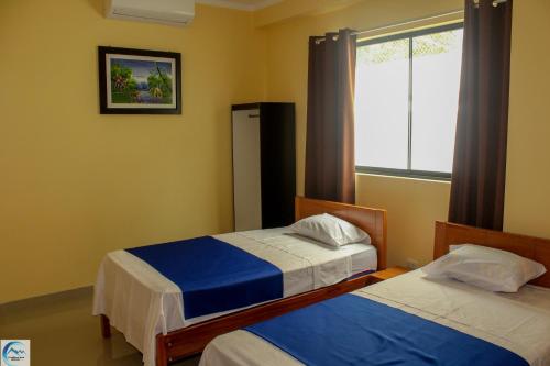Ліжко або ліжка в номері Hostal Cordillera Azul