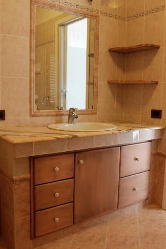 Bilik mandi di Casa Chiarenza