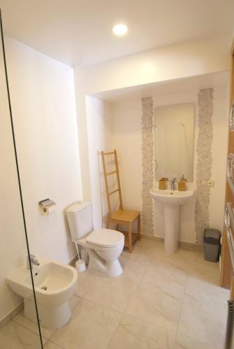 Atsipūskit في بالانغا: حمام مزود بمرحاض ومغسلة