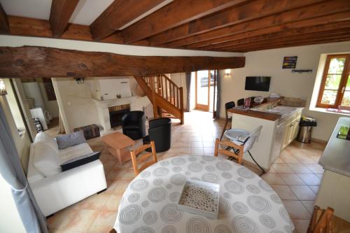 an aerial view of a living room and kitchen at les gîtes de l'argenterie à 15km du zoo de Beauval classés 4 étoiles in Fontguenand