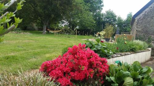 Taman di luar gite de la noellerie