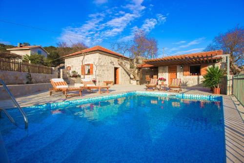 Beautifu stone Vila Krčina