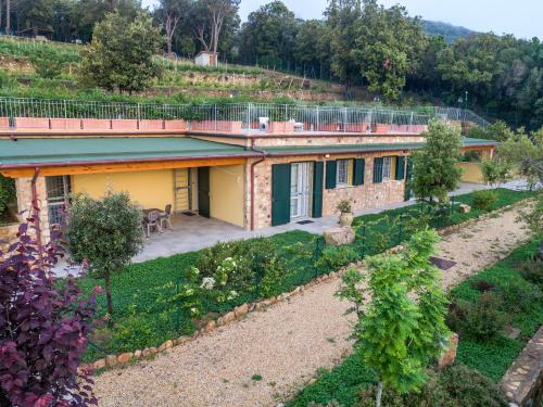 an aerial view of a house with a garden at Borgo dell'Uccellaia - Smeraldo in Marciana Marina
