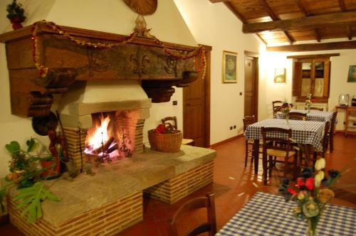 Un restaurante o sitio para comer en Agriturismo Il Piano