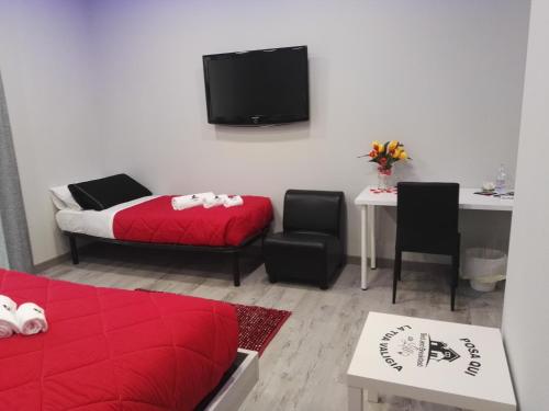 a living room with a red couch and a bed at B&B da Lillo in Frosinone