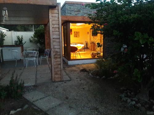 Το κτήριο όπου στεγάζεται  η παραθεριστική κατοικία