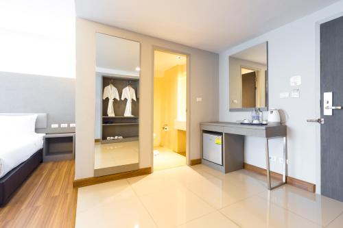 Ванная комната в Top View Hotel - SHA Extra Plus