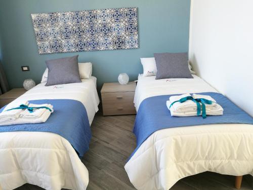 Una cama o camas en una habitación de Alykès