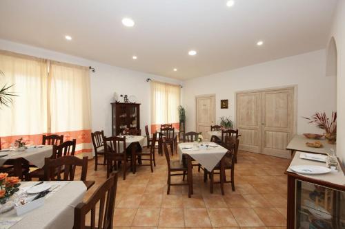 מסעדה או מקום אחר לאכול בו ב-Guest House Villabianca