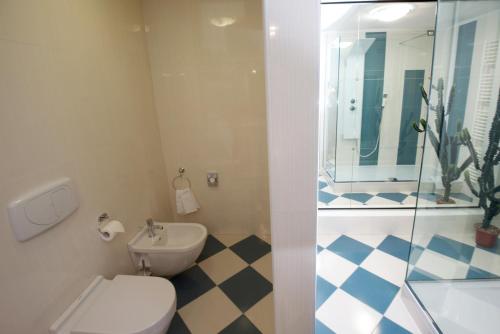 a bathroom with a toilet and a sink and a shower at AS Hotel Sempione Fiera in San Vittore Olona