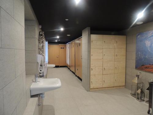 A bathroom at Luxury 2 Bedroom Apartment with view of Mont Blanc