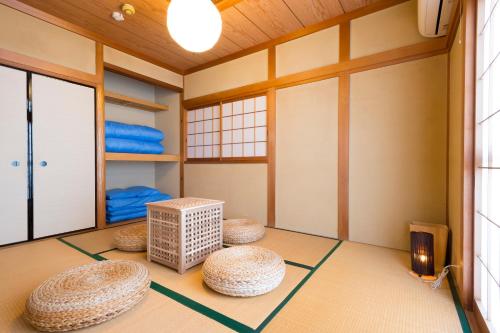 a room with mats on the floor in a room at Sano-san-chi in Izumi-Sano
