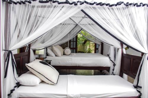 Кровать или кровати в номере Good Karma Villa