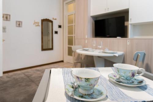 Love & Smile Apartment by Rent All Como photo 3